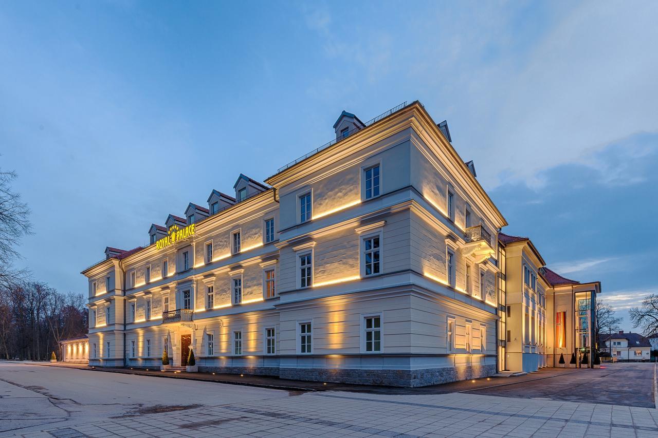 Royal Palace Turčianske Teplice Buitenkant foto